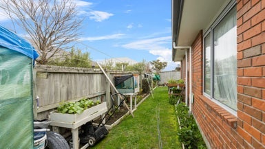4/4 St Peters Close, Woolston, Christchurch - Carousel 1