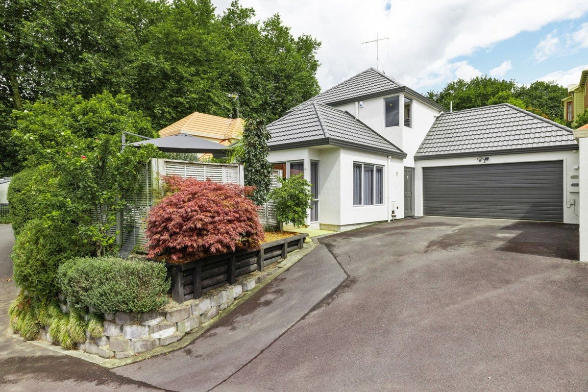 2/17 Pope Terrace, Leamington, Cambridge - Carousel 17