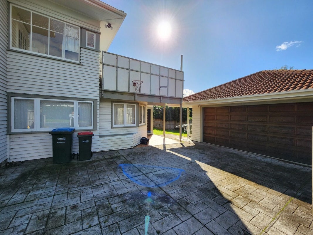24 Maungakiekie Avenue, Greenlane, Auckland - Carousel 24