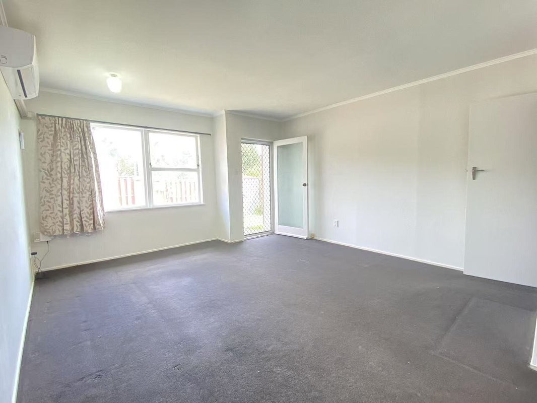 2/680 Pakuranga Road, Highland Park, Auckland - Carousel 2