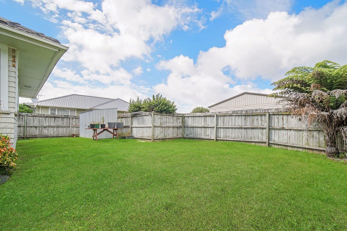 5 Shamrock Lane, Te Atatu Peninsula, Auckland - Carousel 15