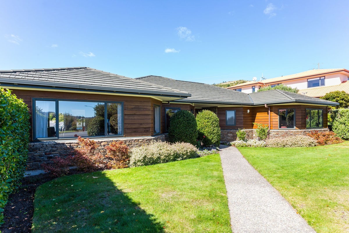57 Navigation Drive, Whitby, Porirua - Carousel 1