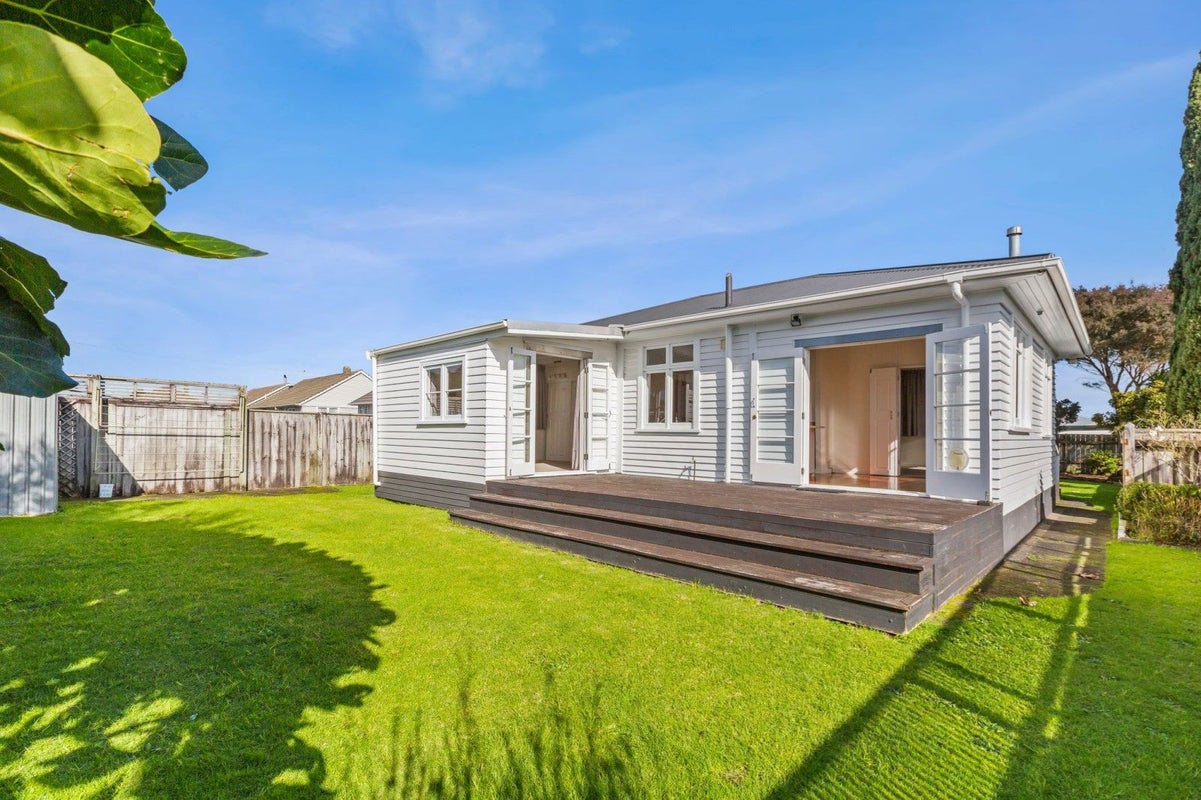 43 Lismore Street, Strandon, New Plymouth - Carousel 1