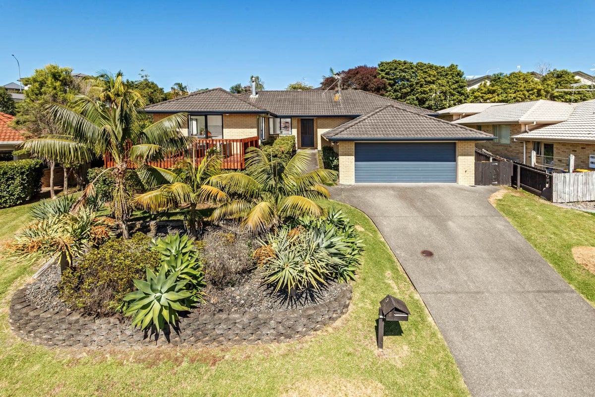 5 Louvain Place, Greenhithe, Auckland - Carousel 1