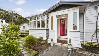 10 Brighton Street, Island Bay, Wellington - Carousel 1
