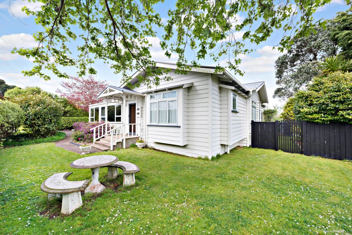 57 Kitchener Road, Waiuku, Waiuku - Carousel 1