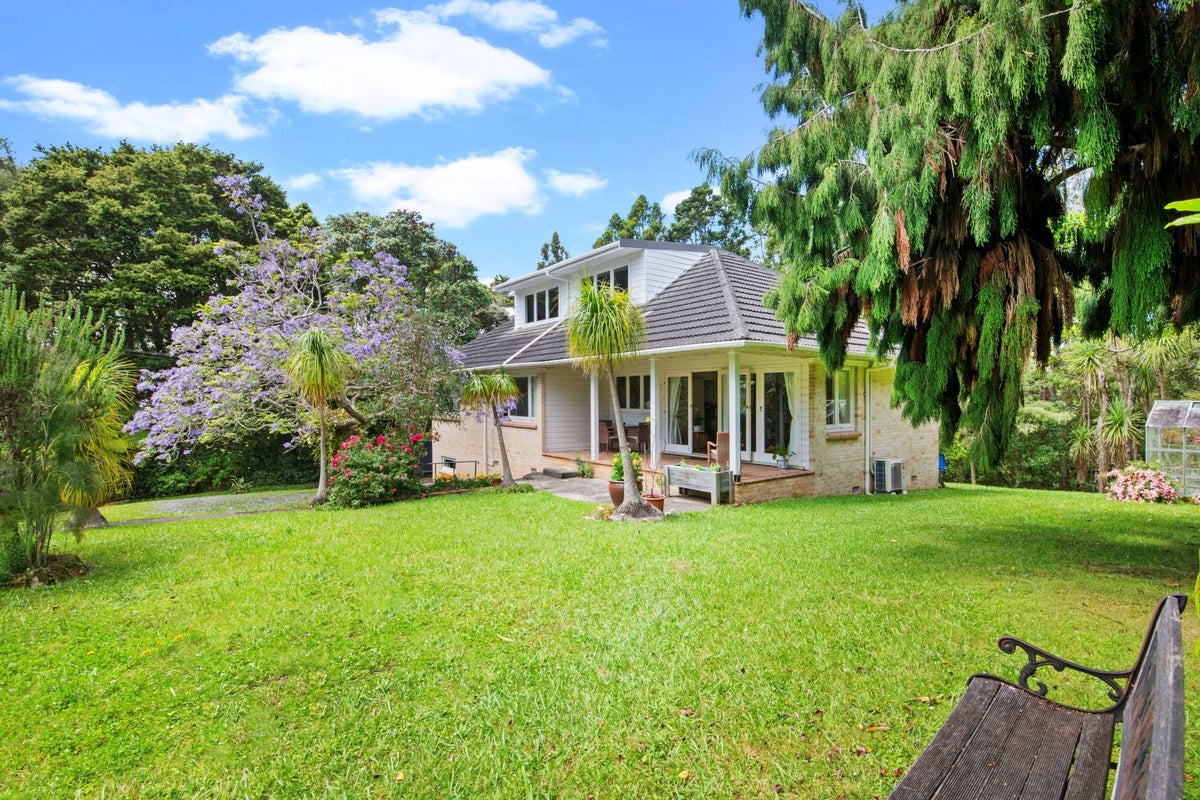 218 Onewa Road, Birkenhead, North Shore City - Carousel 2