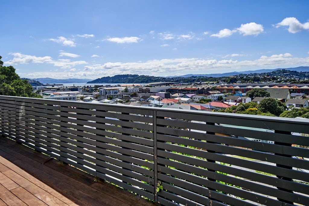 1 Regal Gardens, Melrose, Wellington - Carousel 2