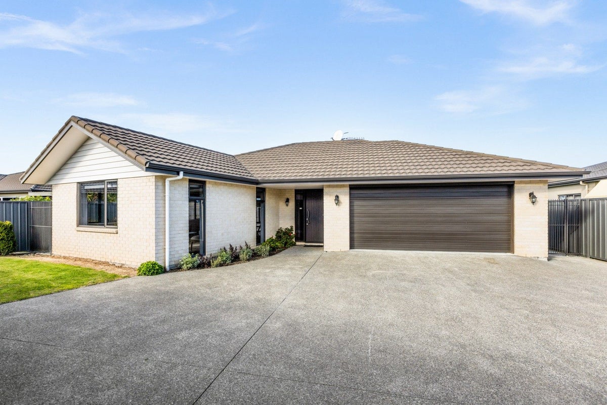 12 Portland Place, Poraiti, Napier - Carousel 1