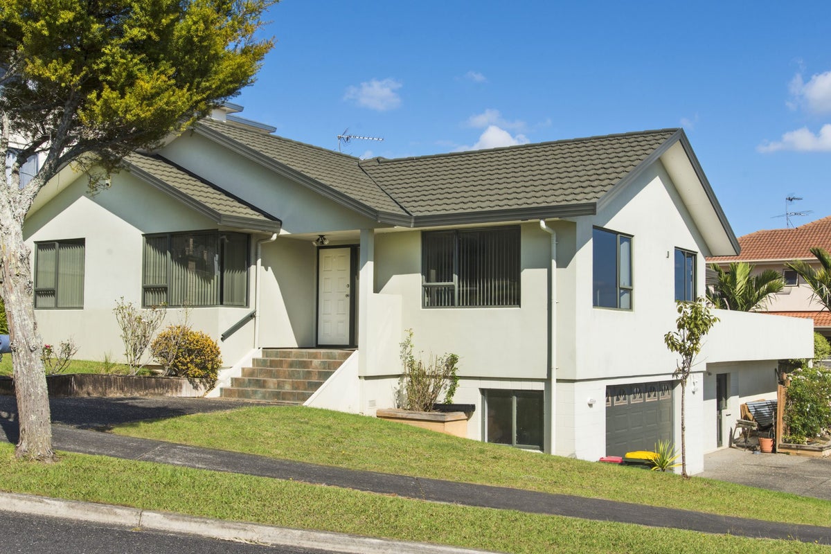 23 The Enclave, Totara Heights, Auckland - Carousel 1