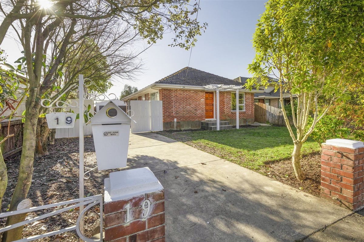 19 Colwyn Street, Bryndwr, Christchurch - Carousel 2