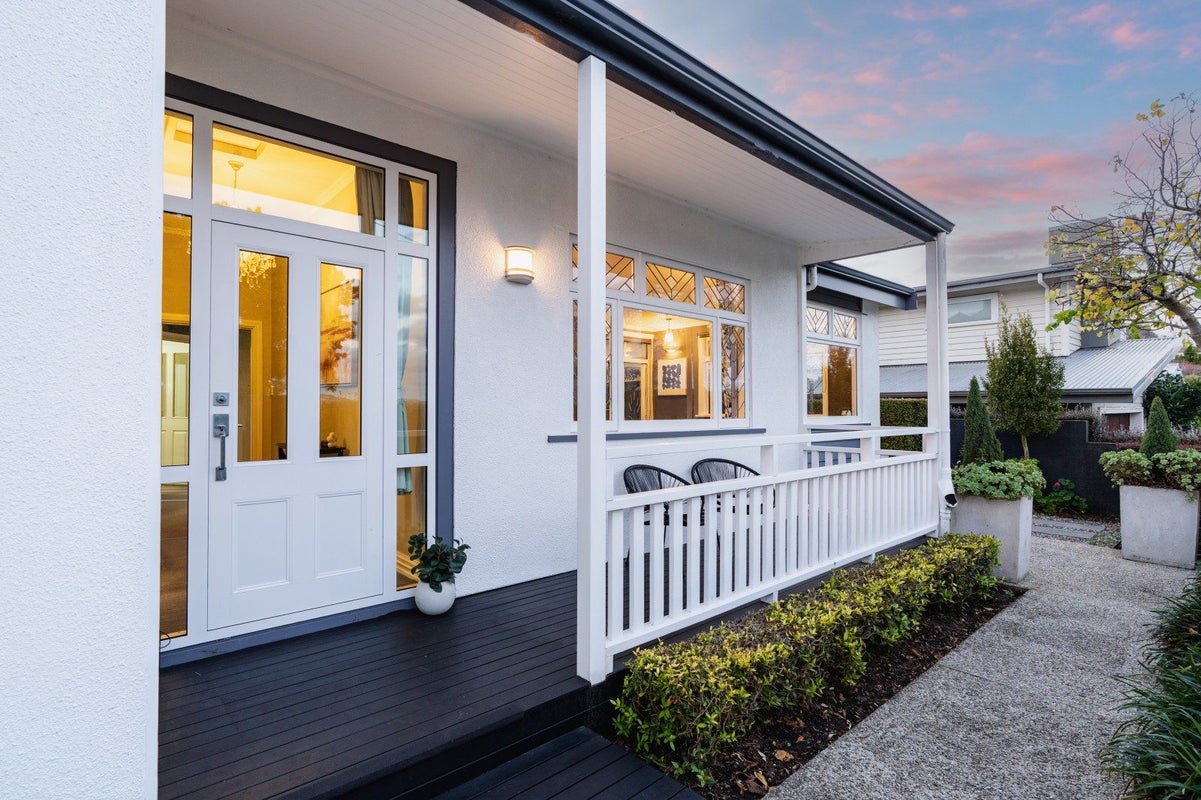1 Harcourt Street, Belleknowes, Dunedin - Carousel 1
