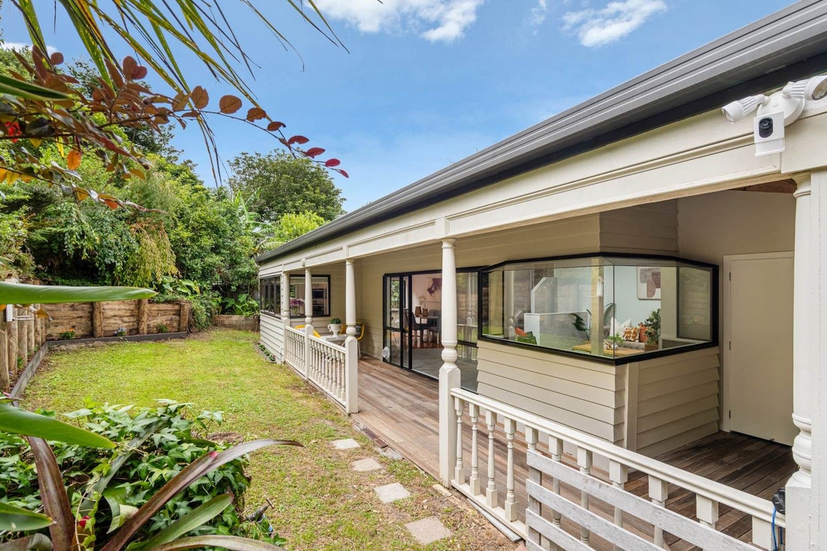 21 Homewood Place, Chatswood, Auckland - Carousel 1
