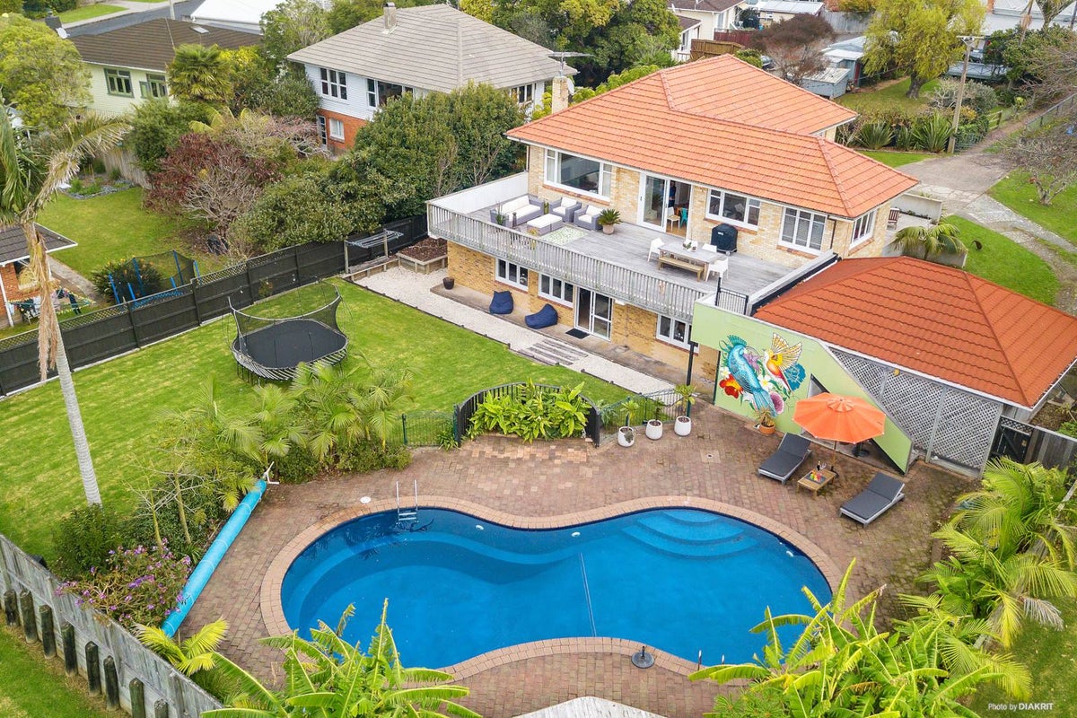72A Lake Road, Narrow Neck, Auckland - Carousel 1