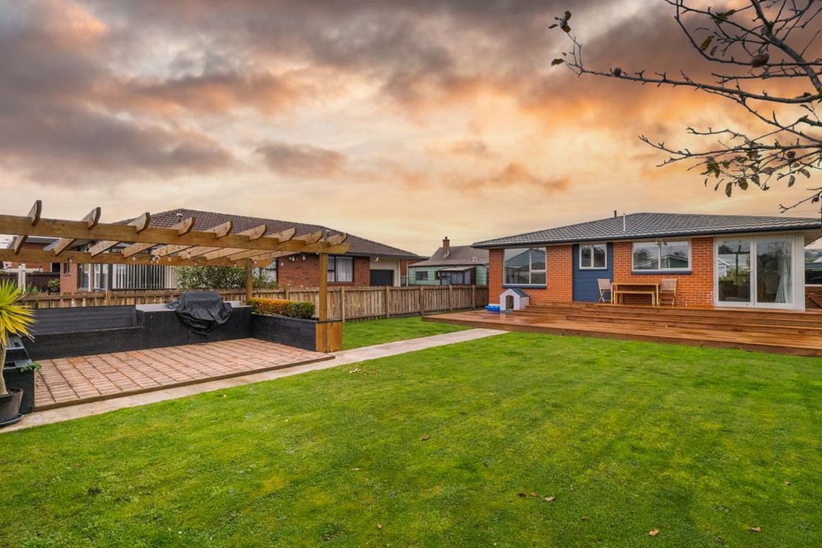 11 Eskvale Street, Saint Kilda, Dunedin - Carousel 1