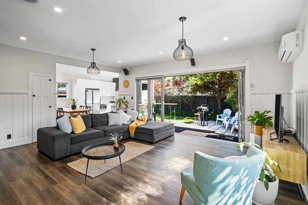 10 ST LEONARDS SQUARE, Sumner, Christchurch - Carousel 2