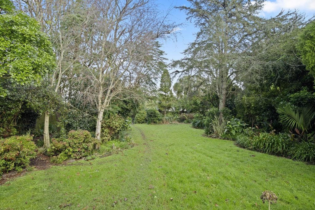 18 Racecourse Road, Waiuku, Waiuku - Carousel 13