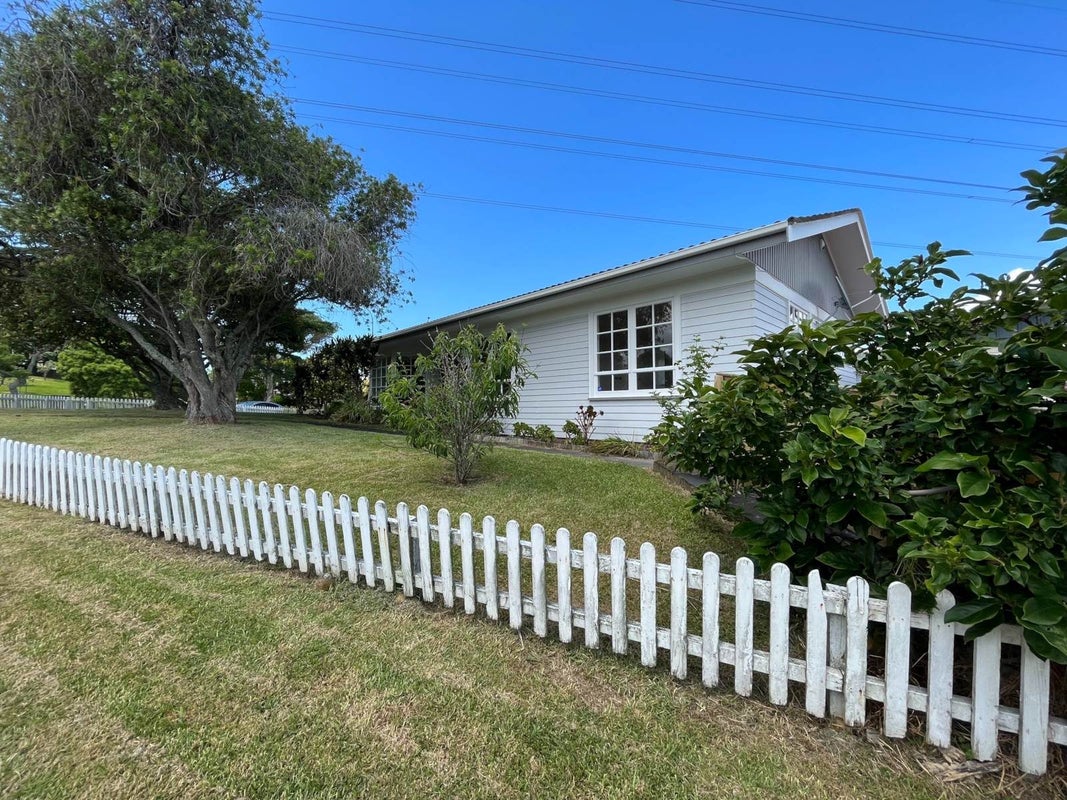 51 The Avenue, Lynfield, Auckland - Carousel 1