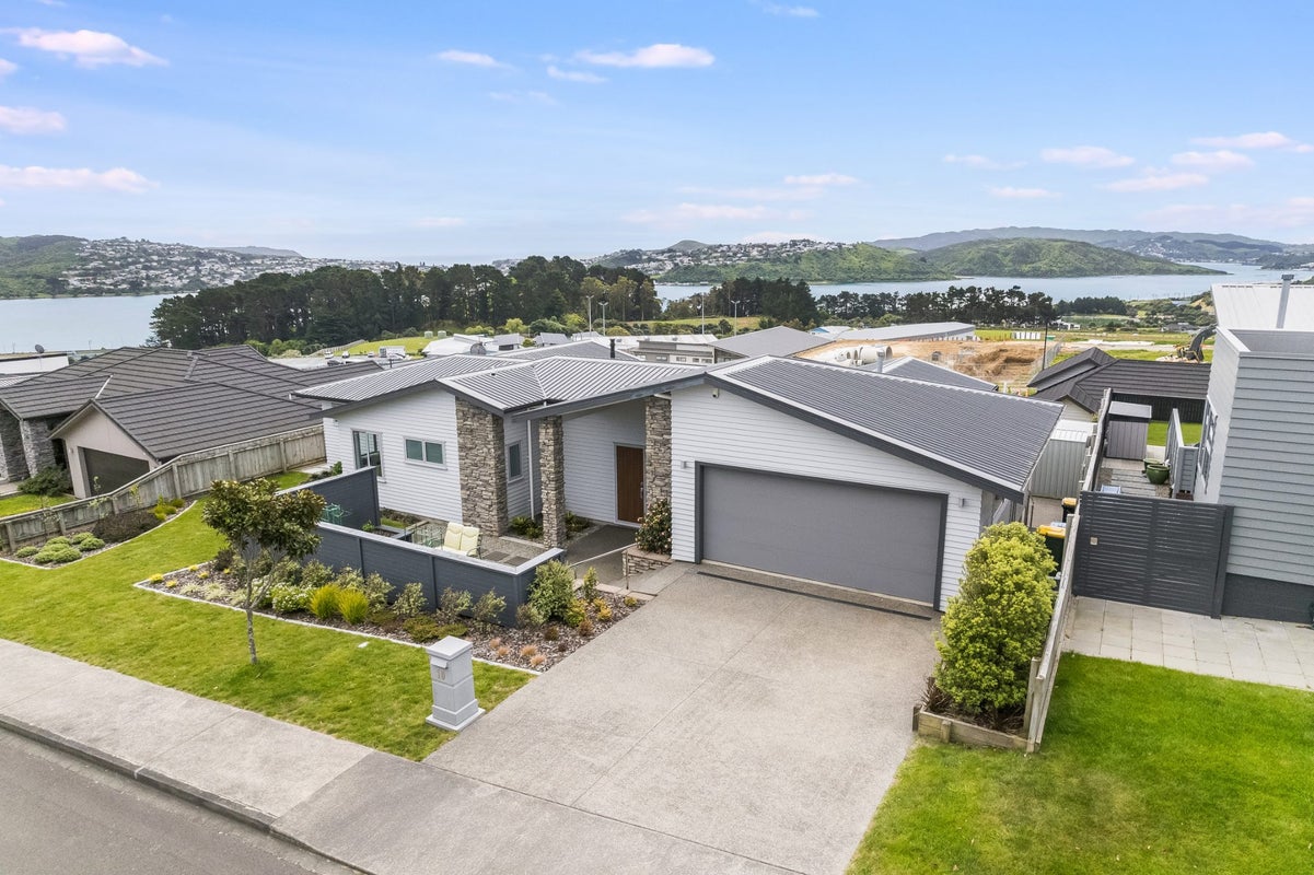 10 Wangapeka Way, Aotea, Porirua - Carousel 1