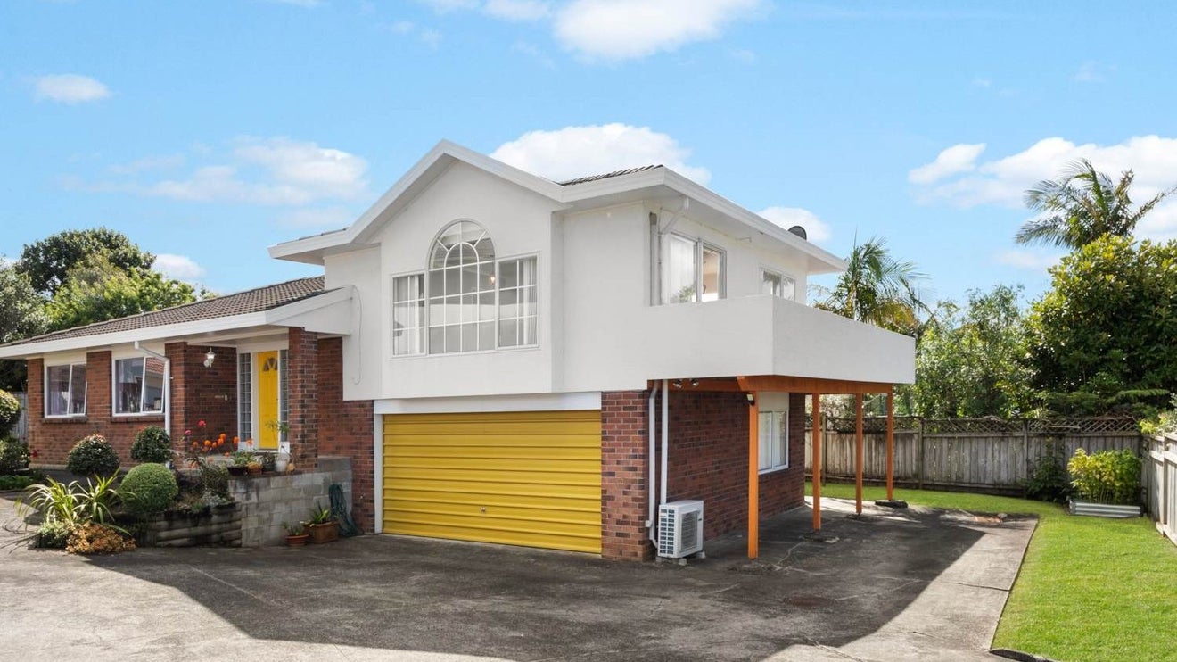 2/62 Whiting Grove, West Harbour, Auckland - Carousel 1
