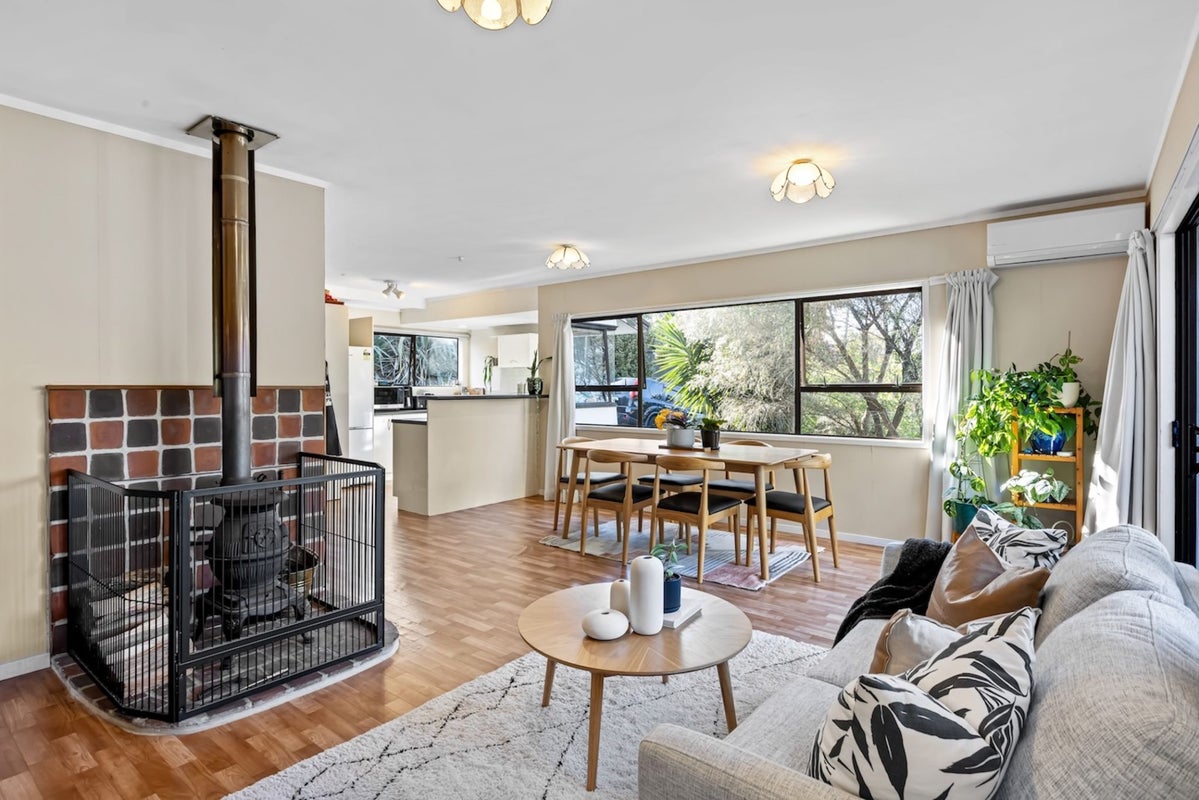 10A Stillwater Crescent, Stillwater, Silverdale - Carousel 1