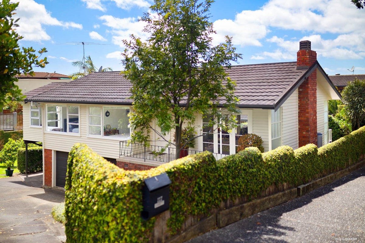 119 East Coast Road, Castor Bay, Auckland - Carousel 1