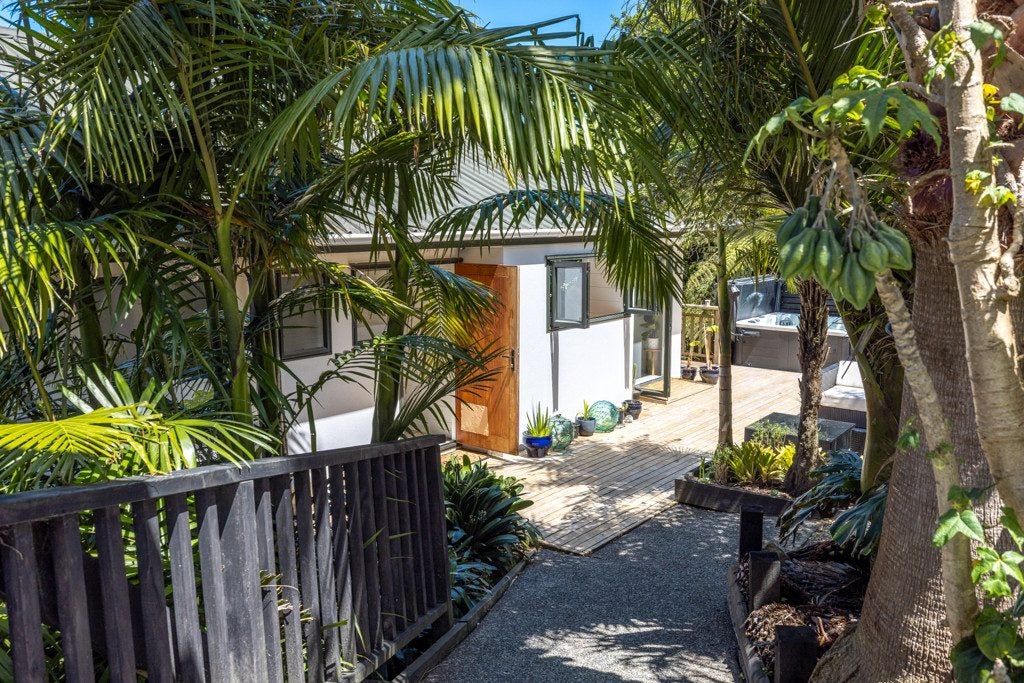 13 Giles Road, Ostend, Waiheke Island - Carousel 1
