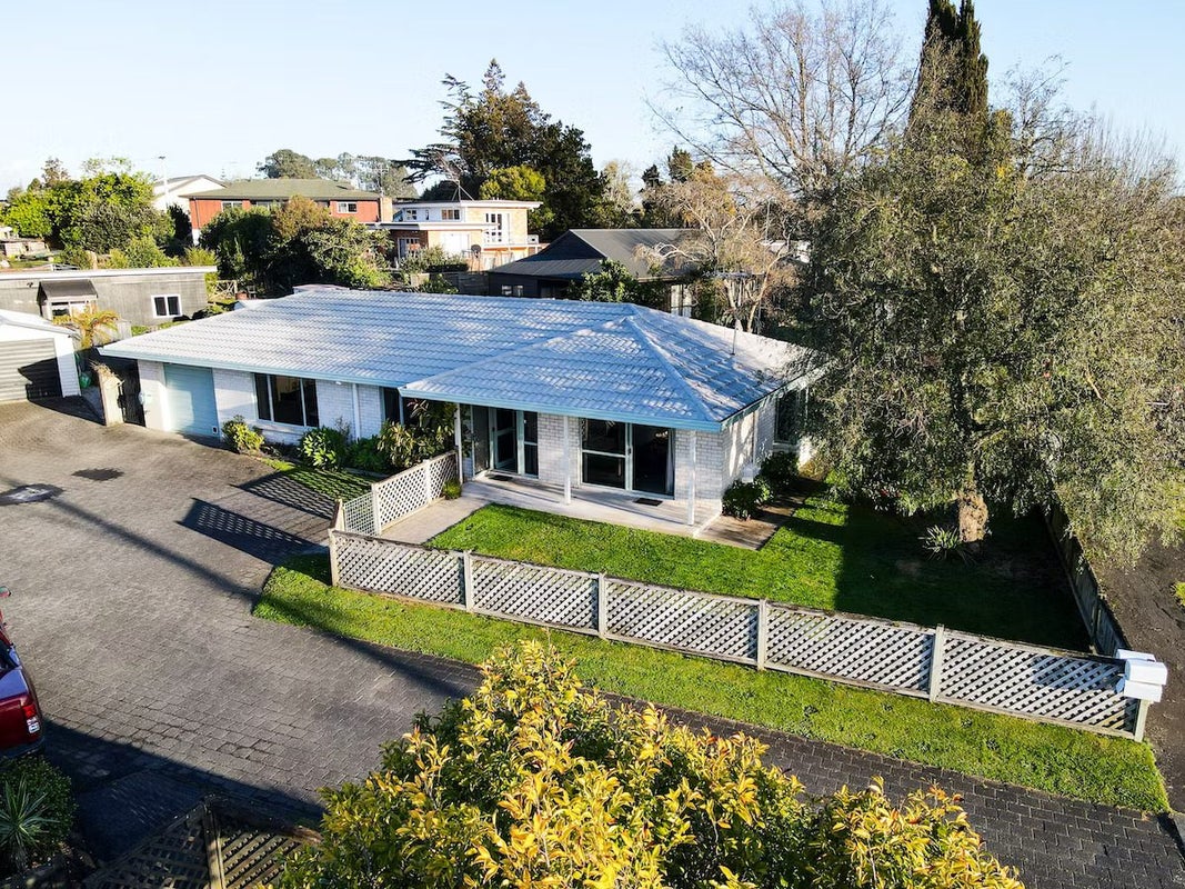 1B Saxbys Road, Glenview, Hamilton - Carousel 12