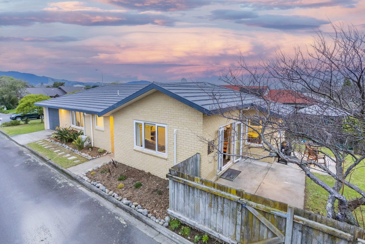 63 Cedar Drive, Paraparaumu Beach, Paraparaumu - Carousel 1