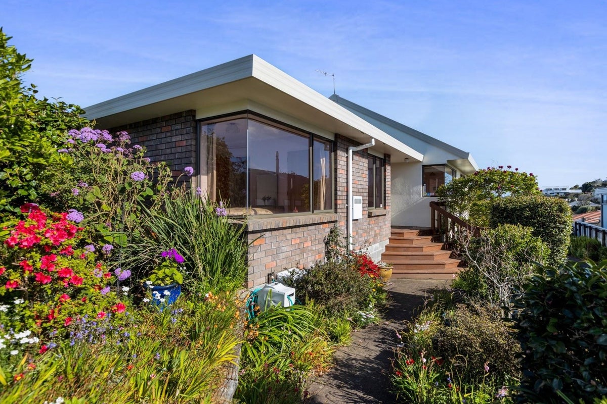 16 Dorset Avenue, Westown, New Plymouth - Carousel 1