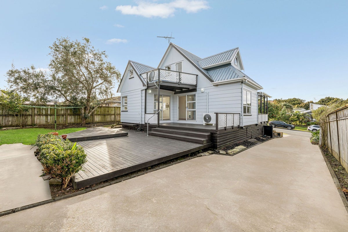 44 Eugenia Rise, Totara Heights, Auckland - Carousel 1