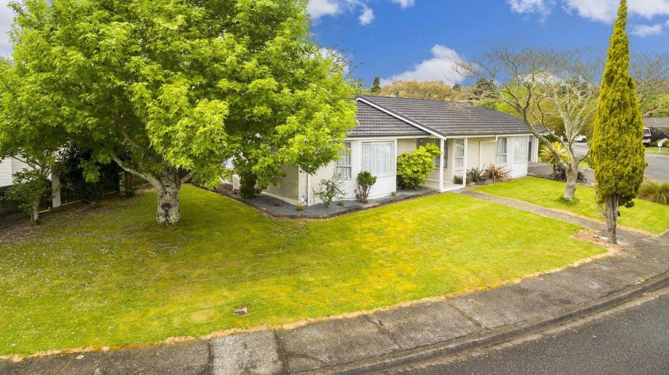4 Roband Crescent, Brown Owl, Upper Hutt - Carousel 2