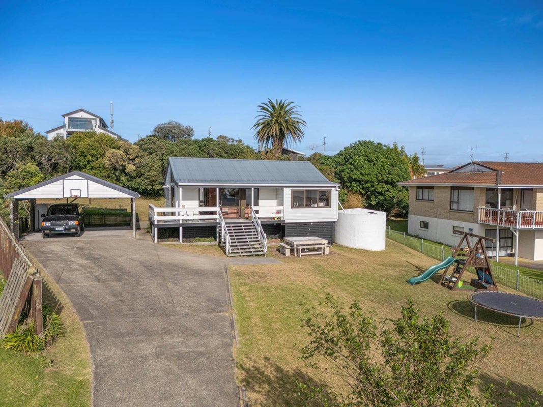 27 Pacific Parade, Army Bay, Whangaparaoa - Carousel 1