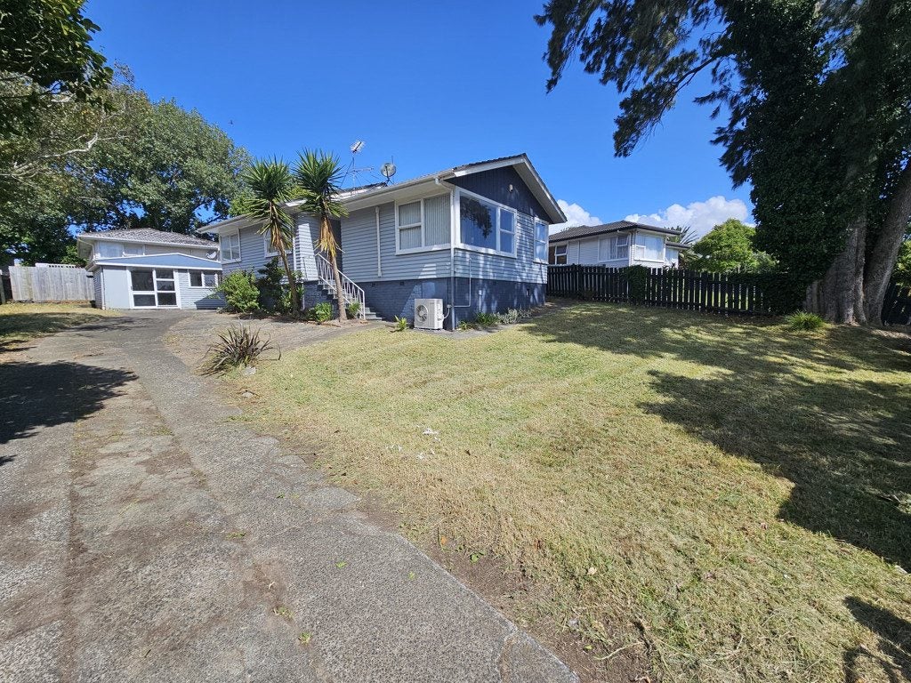 18 Hobart Crescent, Wattle Downs, Auckland - Carousel 1