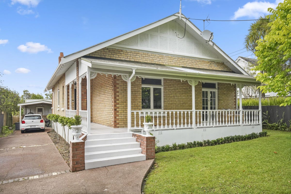 26 Seabrook Avenue, New Lynn, Auckland - Carousel 1