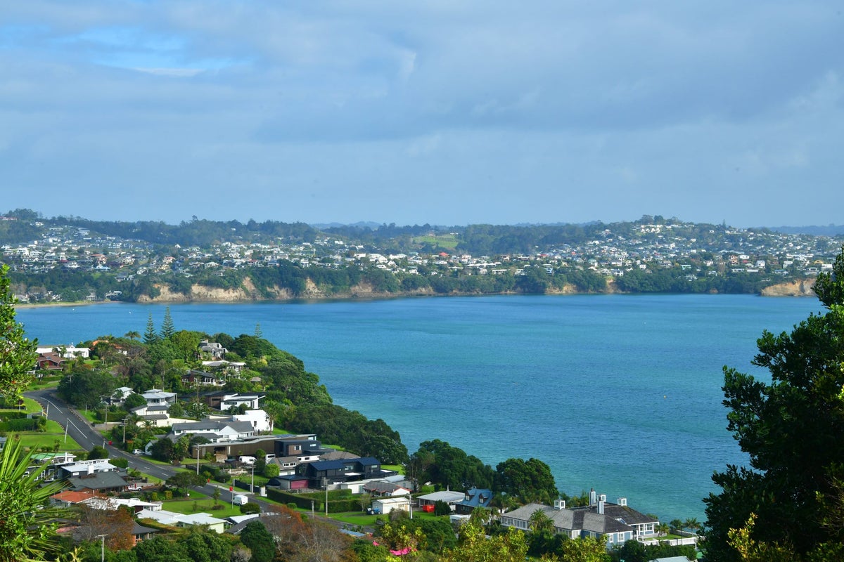 21 Roberts Road, Matakatia, Whangaparaoa - Carousel 1