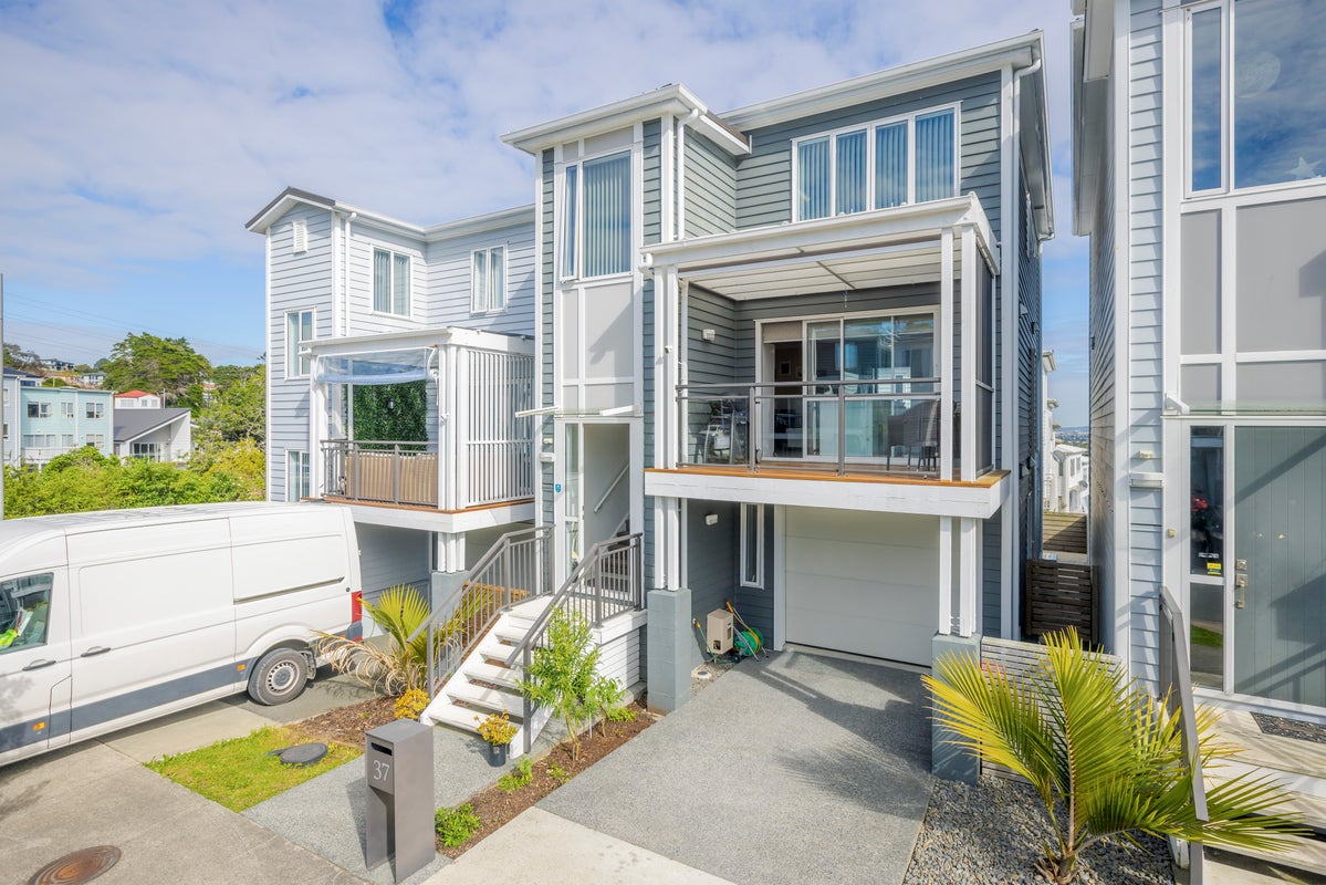37 Joseph Street, Flat Bush, Auckland - Carousel 24