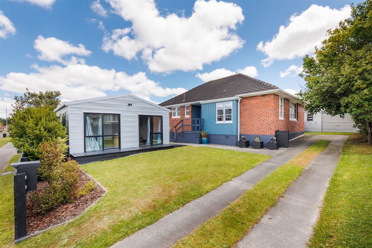59 Andrew Avenue, Roslyn, Palmerston North - Carousel 1