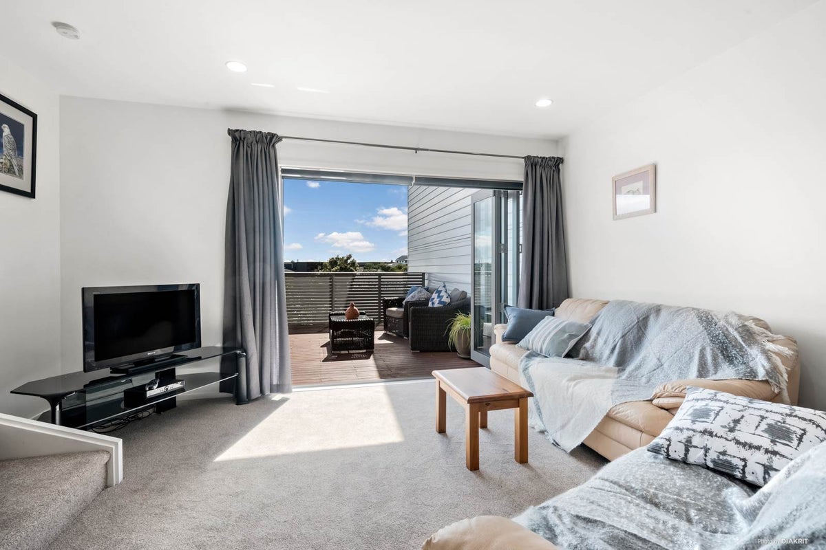 1/13 Pannill Place, Oteha, Auckland - Carousel 2