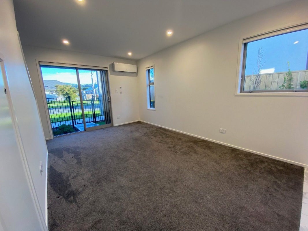 2/318 Oxford Terrace, Avalon, Lower Hutt - Carousel 2