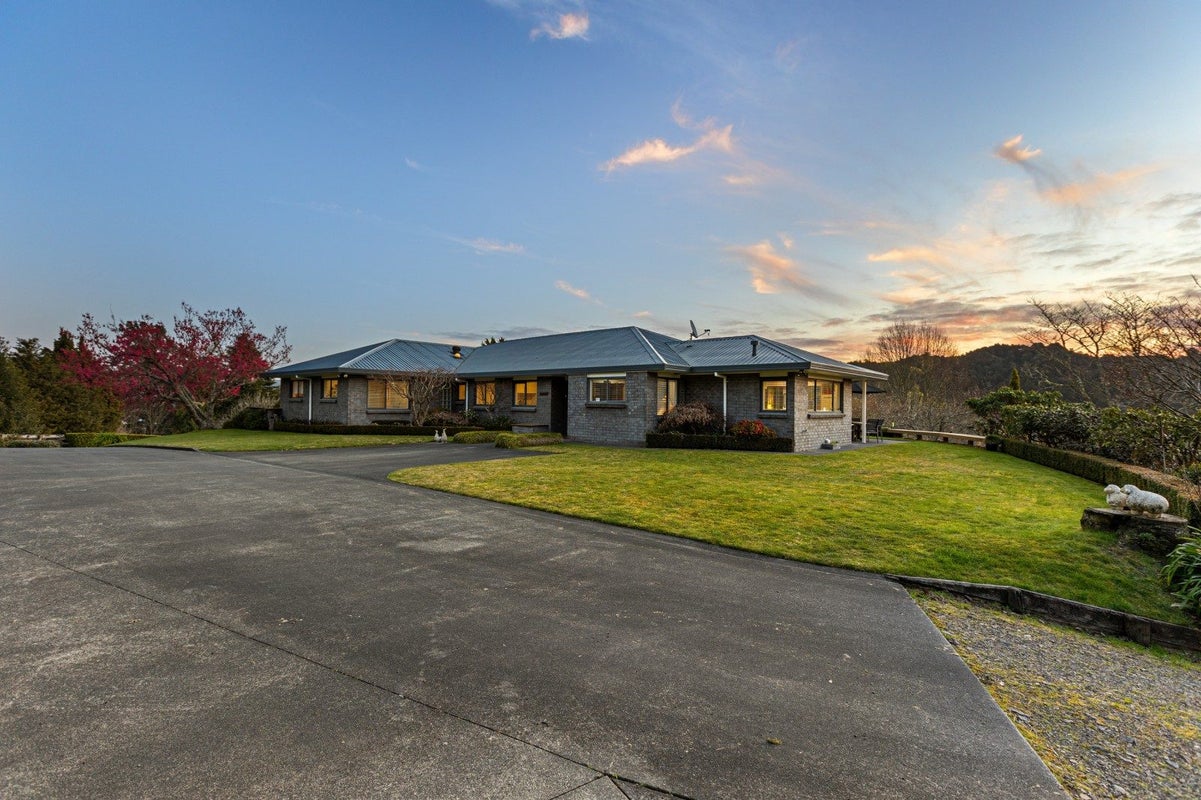 1 Rangaroa Road, Taumarunui - Carousel 1