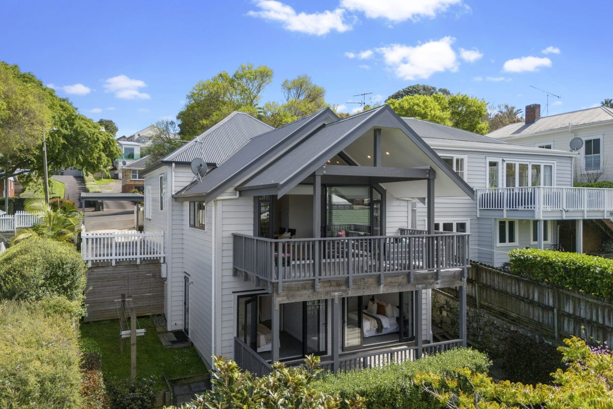 47 Normans Hill Road, Onehunga, Auckland - Carousel 1