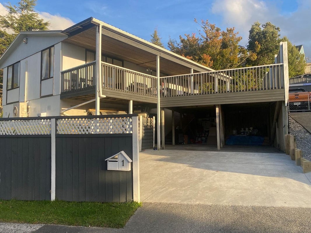 1 McManaway Grove, Stokes Valley, Lower Hutt - Carousel 2