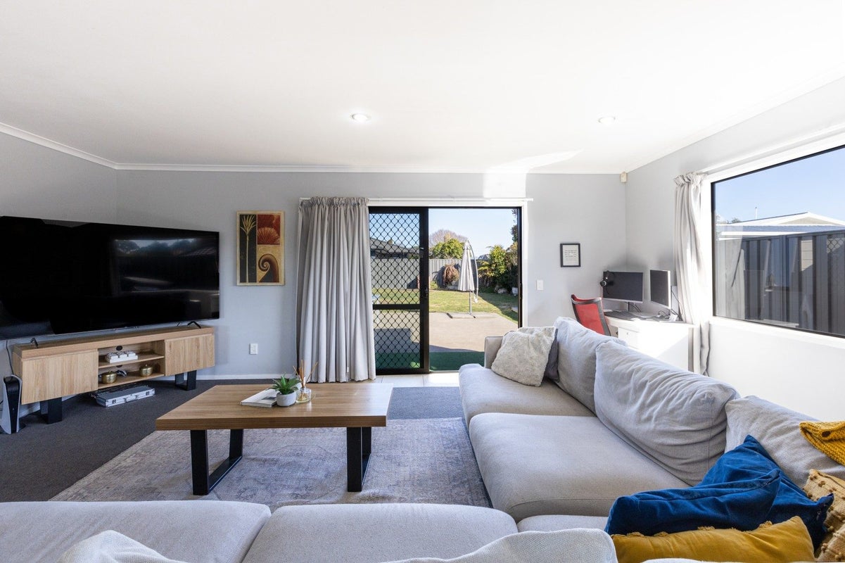 6 Chatham Mews, Flaxmere, Hastings - Carousel 2