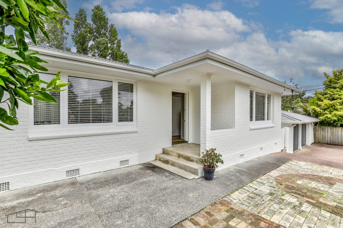 20 Atkinson Road, Titirangi, Auckland - Carousel 2