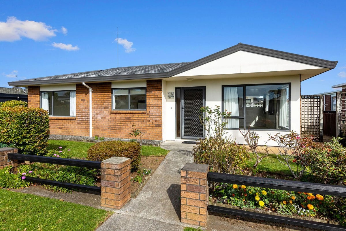 1/156 Carrington Street, Lower Vogeltown, New Plymouth - Carousel 1
