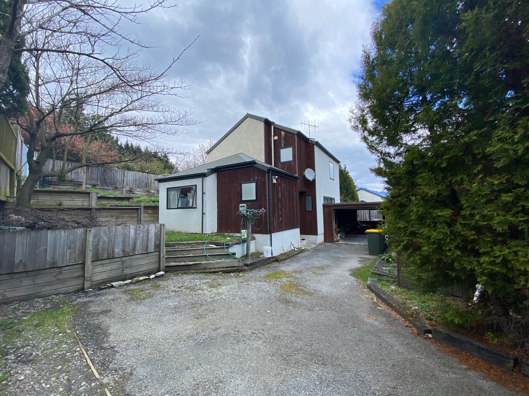 16B Watts Road, Fernhill, Queenstown - Carousel 1