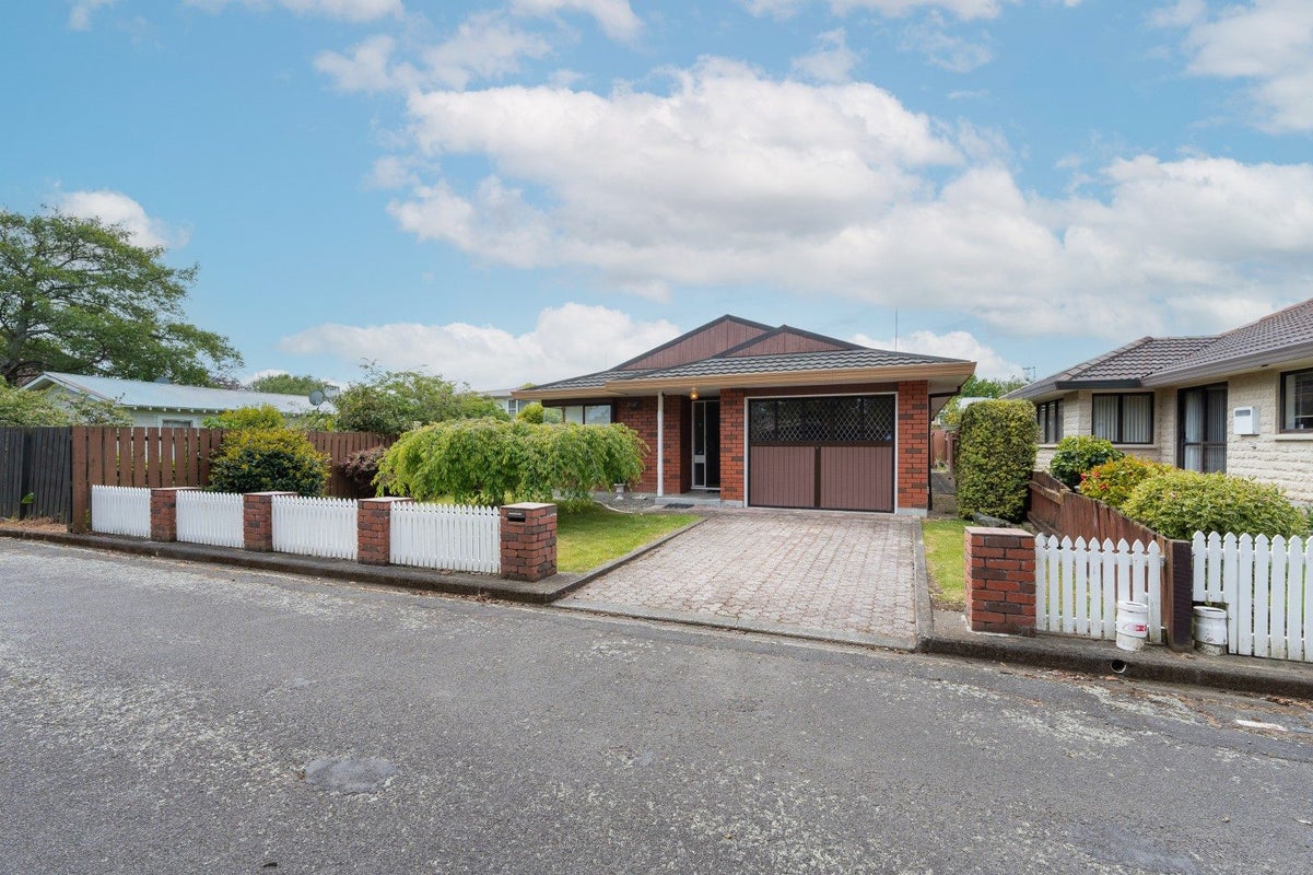 1 Astrid Court, Awapuni, Palmerston North - Carousel 2