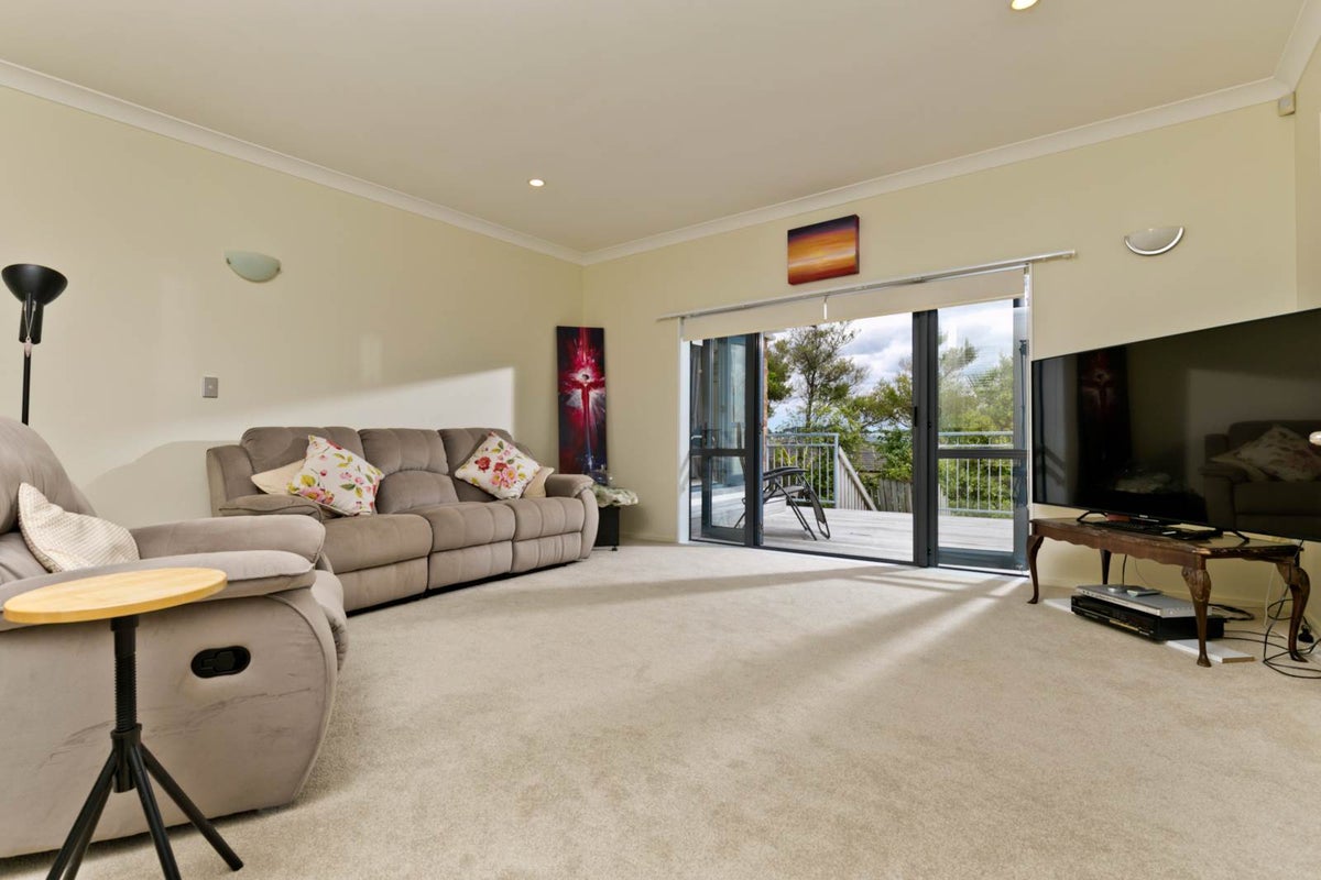 10 Mannikin Place, Unsworth Heights, Auckland - Carousel 2