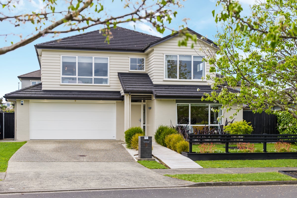 5 Springcrest Drive, Karaka, Papakura - Carousel 1